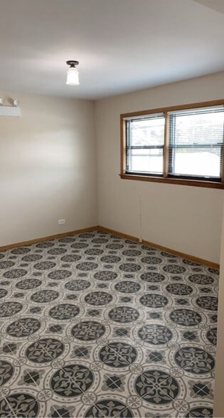 Building Photo - 6304 N Cicero Ave