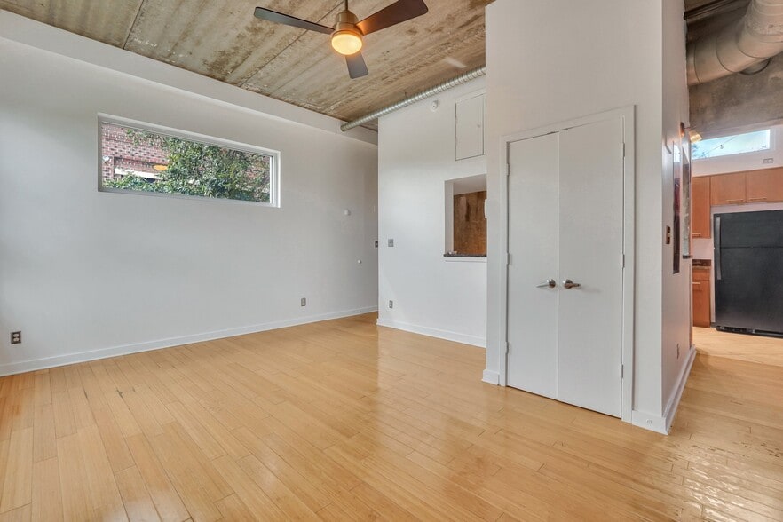 Main living room - 536 Selma St