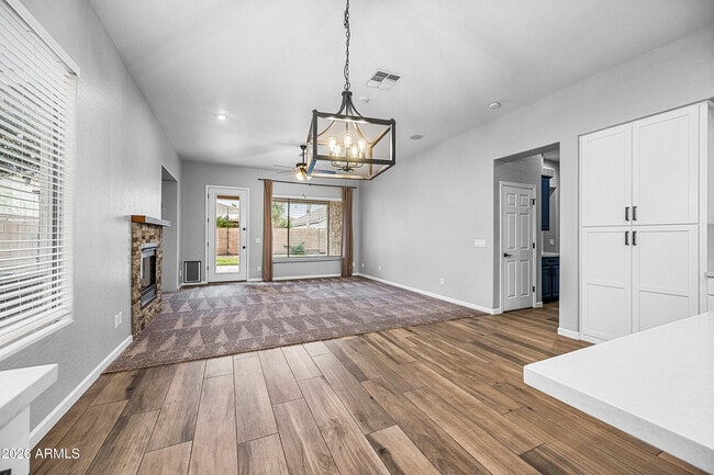 Building Photo - 4231 E Marshall Ave