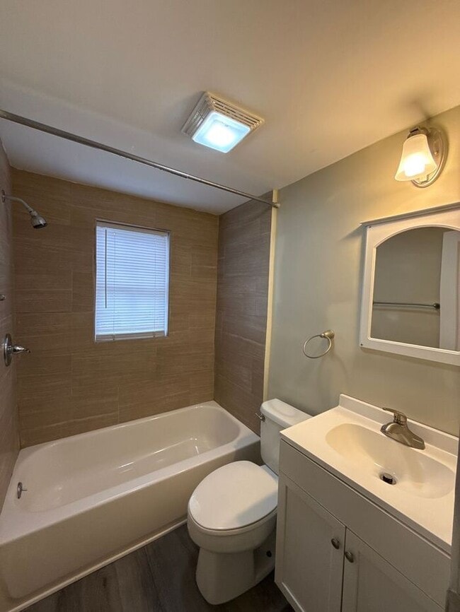 Building Photo - Duplex - Salisbury