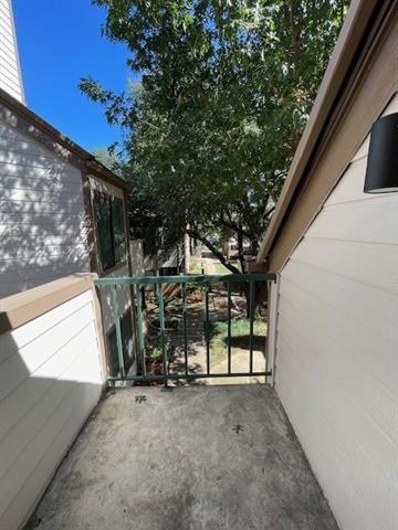 Building Photo - 2311 Balsam Dr