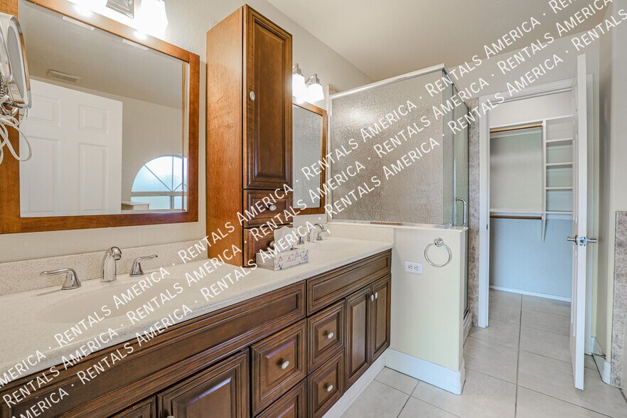 Building Photo - 6325 W Potter Dr