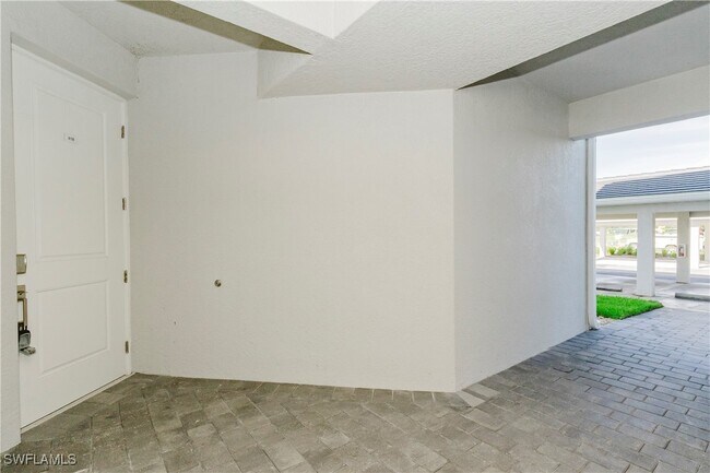 Building Photo - 15285 Grn Acrs Ave