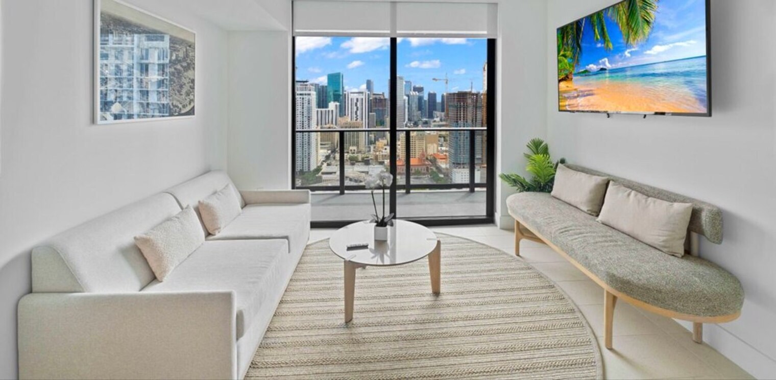 Building Photo - 701 NE 1st Ave