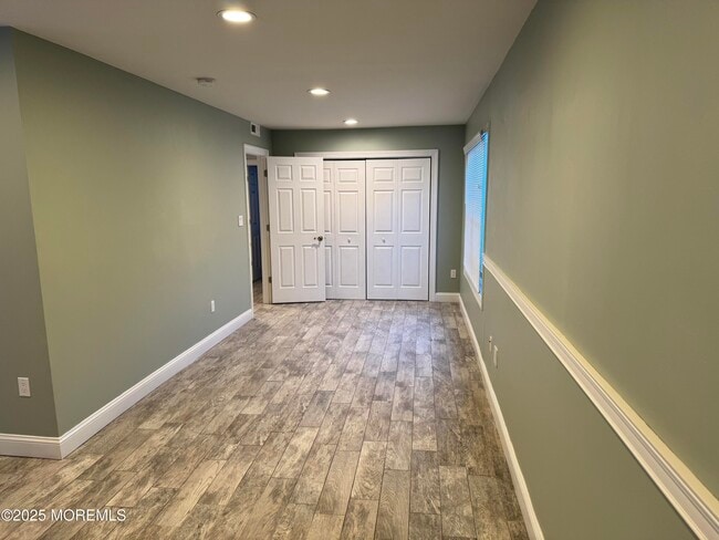 Building Photo - 28 Irongate Ln