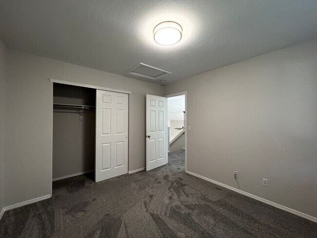Building Photo - Spacious 4 Bedroom House in Firestone Avilable August!