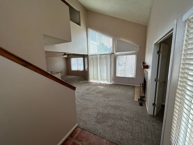 Building Photo - 2 Bed/ 1.5 Bath Home