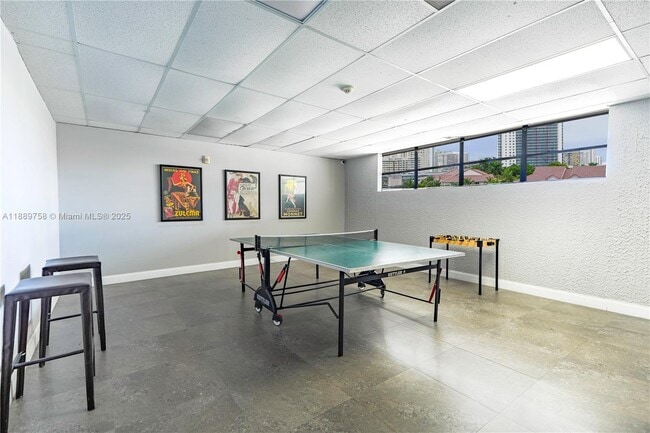 Building Photo - 200 Leslie Dr