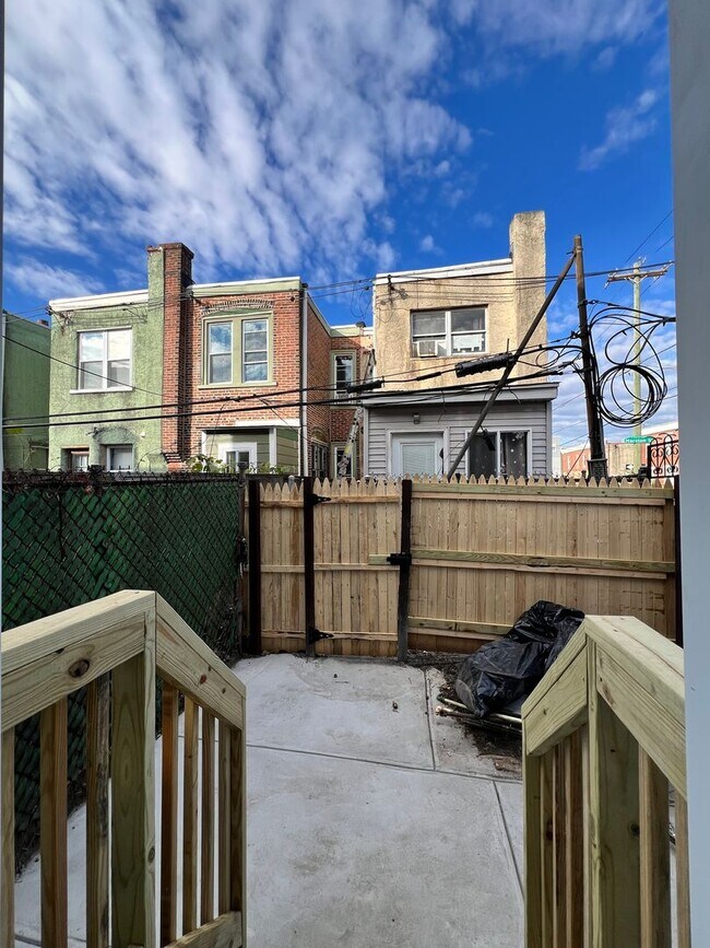 Building Photo - New Rehabbed 3bed/1.5bath in Grays Ferry