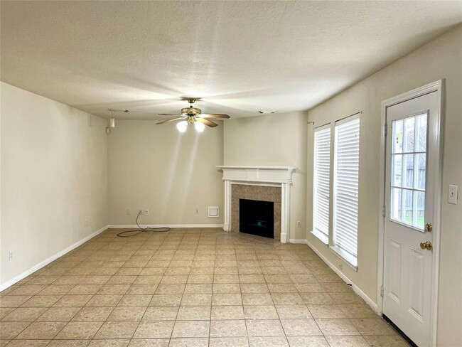 Building Photo - 3418 Leila Oaks Ct