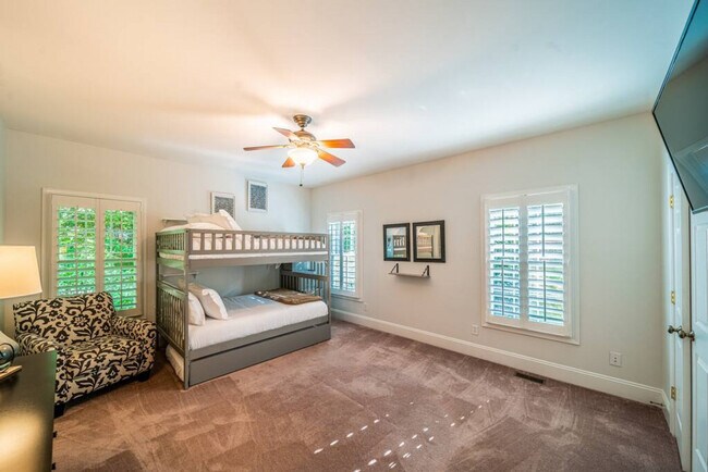 Building Photo - 3115 High Ridge Rd