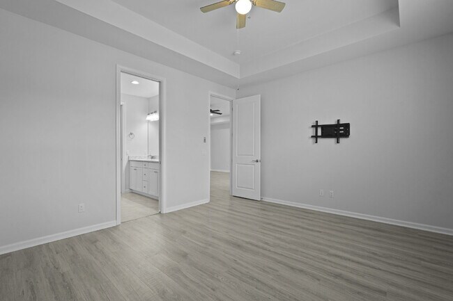 Building Photo - "Charming 2-Bedroom Retreat with 2 Baths and Den - 1558 Sq. Ft. of Comfort in Latitude Margaritav...