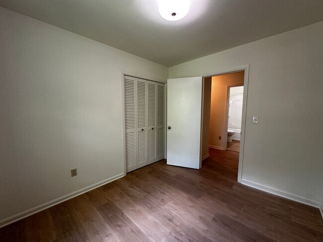 Building Photo - 113 Sherwood Ct