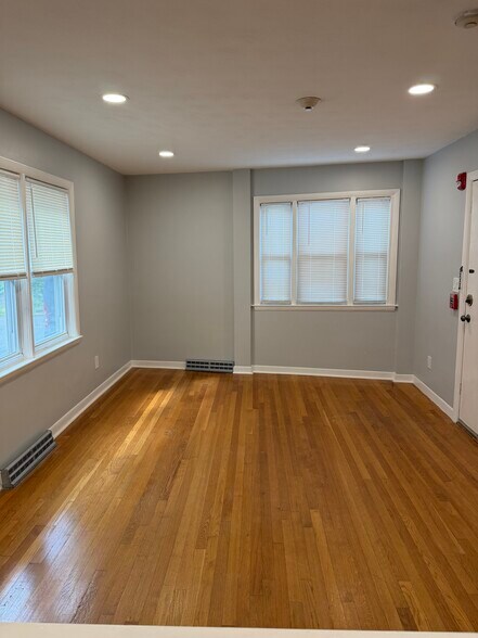 Building Photo - 308 Summer St