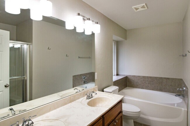 Building Photo - 2111 Scissortail Landing Dr