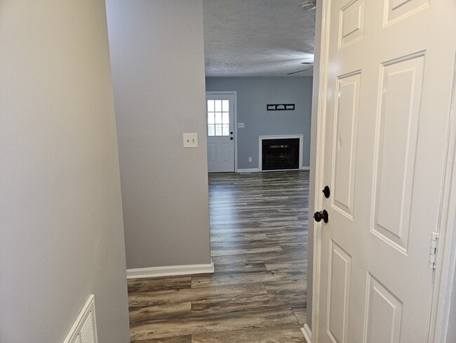 Building Photo - 1591 Hazelcrest Dr