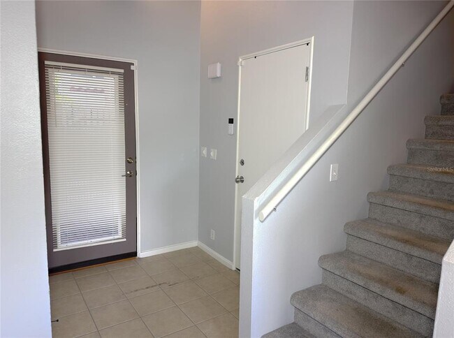 Building Photo - 824 Padua Ln