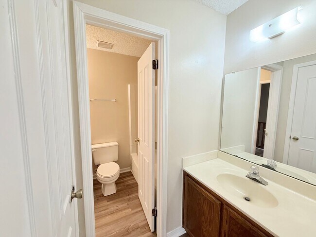 Building Photo - Spacious 2-Bedroom Townhome - Fenced Backyard