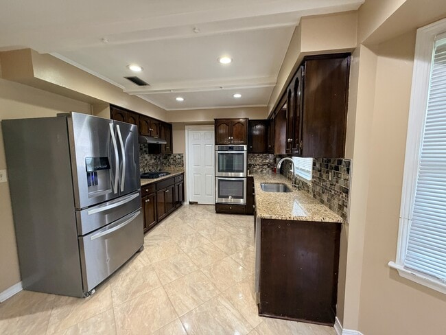 Building Photo - 1017 Westbury Dr