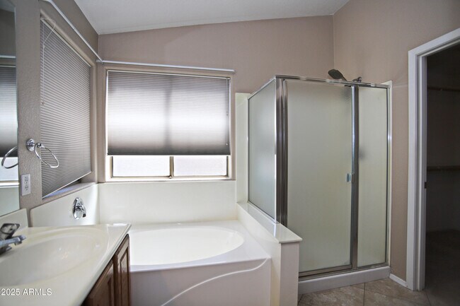 Building Photo - 4953 S Moss Dr