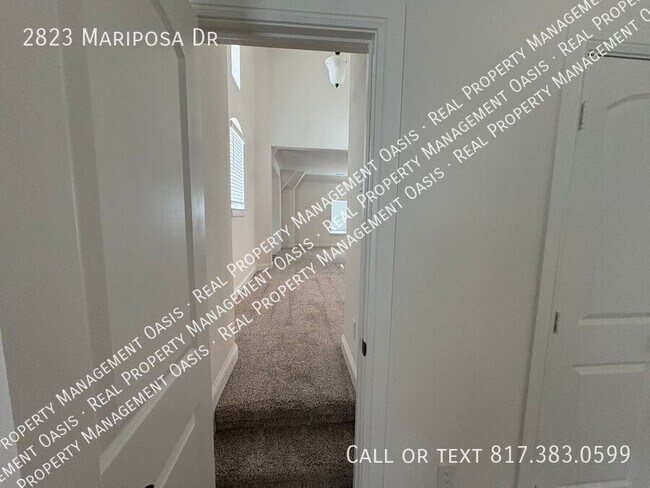 Building Photo - 2823 Mariposa Dr