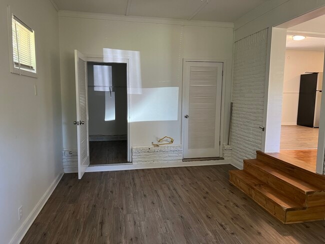 Building Photo - KRP-10th