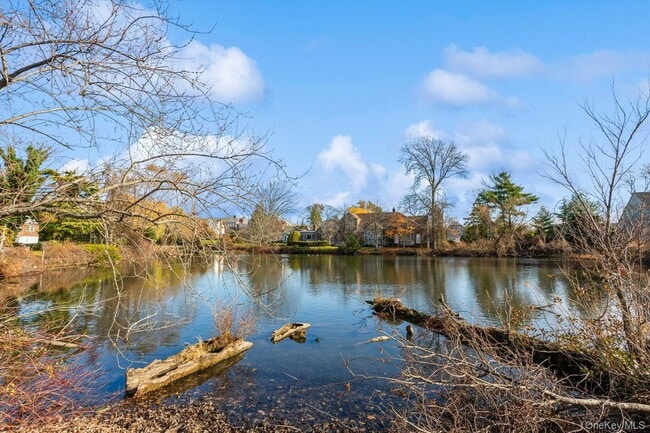 Building Photo - 1 Sutton Pl