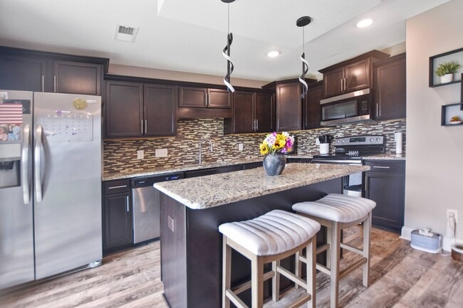 Building Photo - Pet Friendly Three Bedroom!