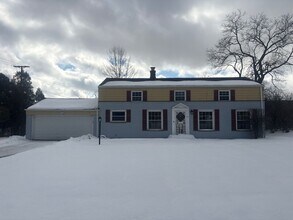 Building Photo - Renovated large home located in Beachwood