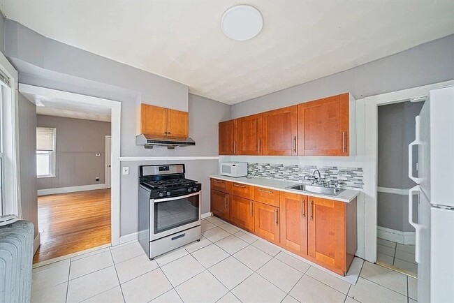 Building Photo - 29 Lincoln St