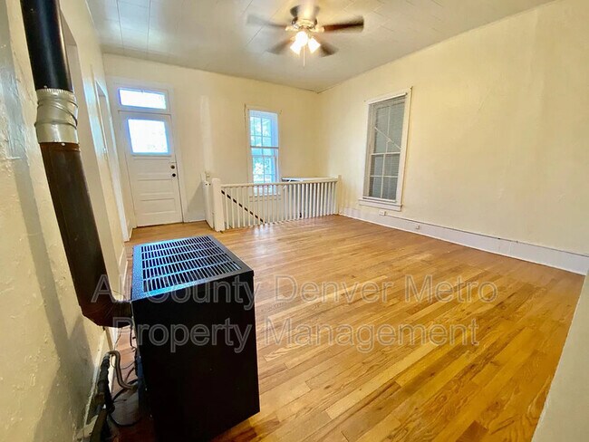 Building Photo - 912 13th St