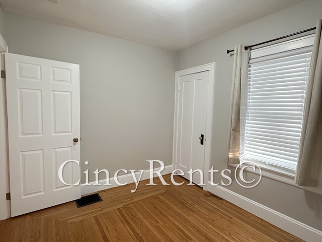 Building Photo - 3559 Rawson Pl