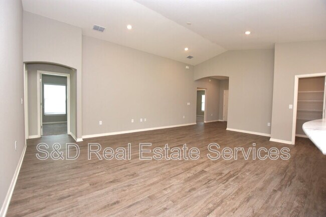 Building Photo - 749 Daphne Dr
