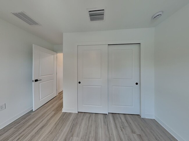 Building Photo - 1217 Clayton Ave