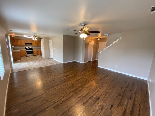 Building Photo - Spacious Two Story Home in SW Visalia comi...