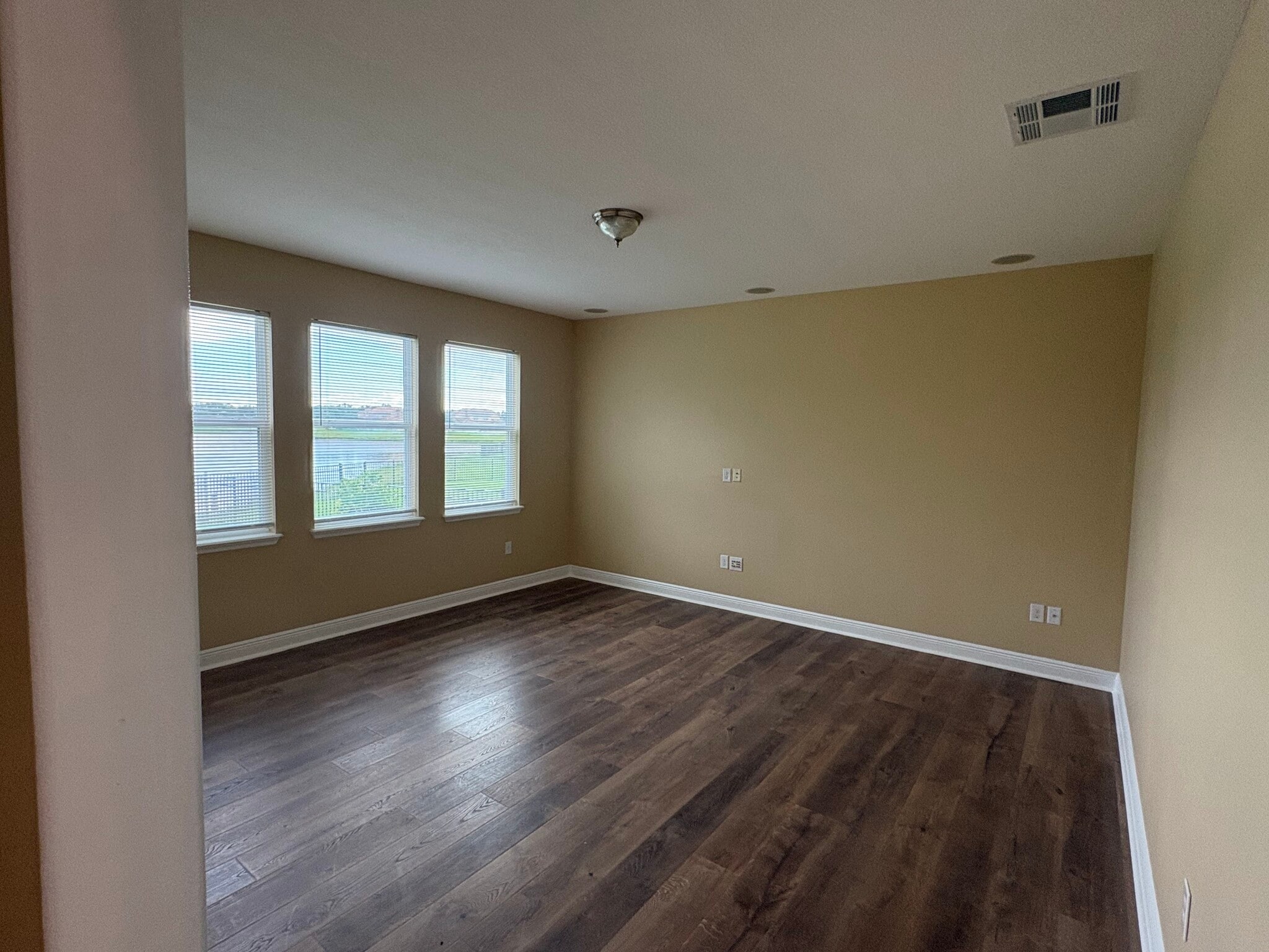 Building Photo - 3700 Paradiso Cir