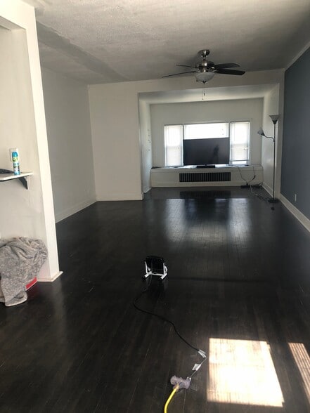 Building Photo - 3530 North Kilbourn Avenue