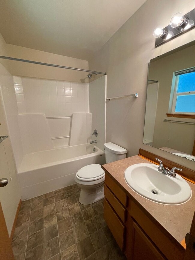 Building Photo - Beautiful Spacious 4 Bedroom 2.75 Bathroom Home in Quiet Coupeville Neighborhood!