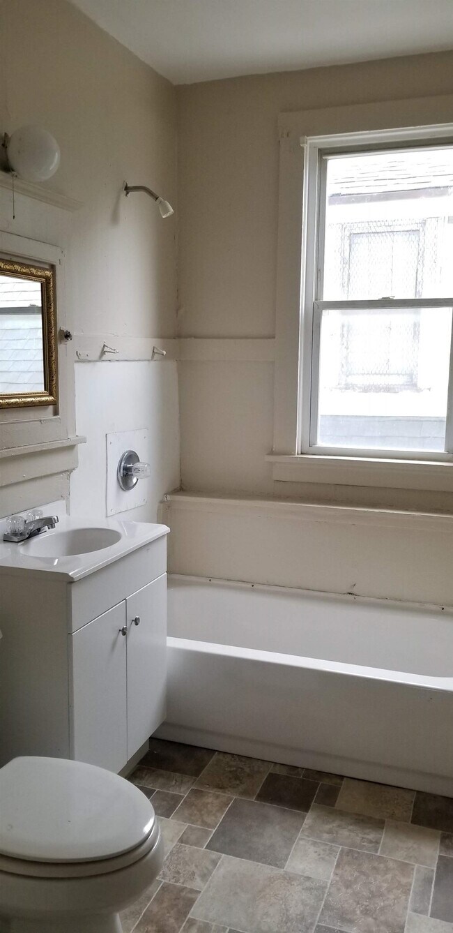 Building Photo - 3456 N 9th St