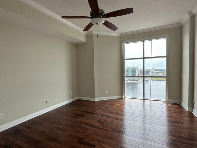Building Photo - The Peninsula #1706