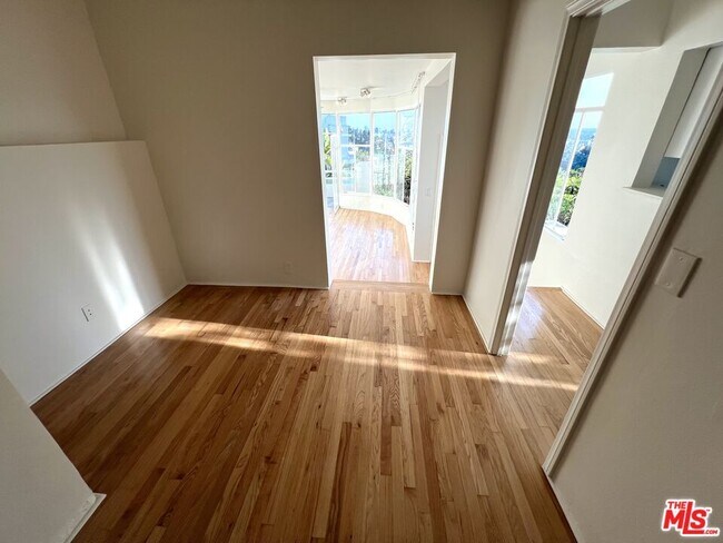 Building Photo - 2185 Broadview Terrace