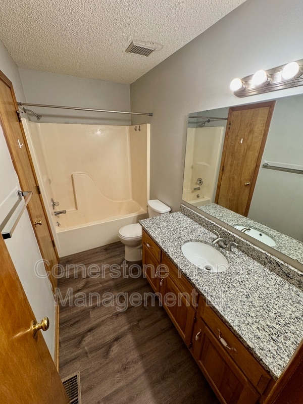 Building Photo - 2529 Crestline Ct
