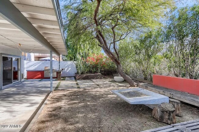 Building Photo - 717 E Sack Dr