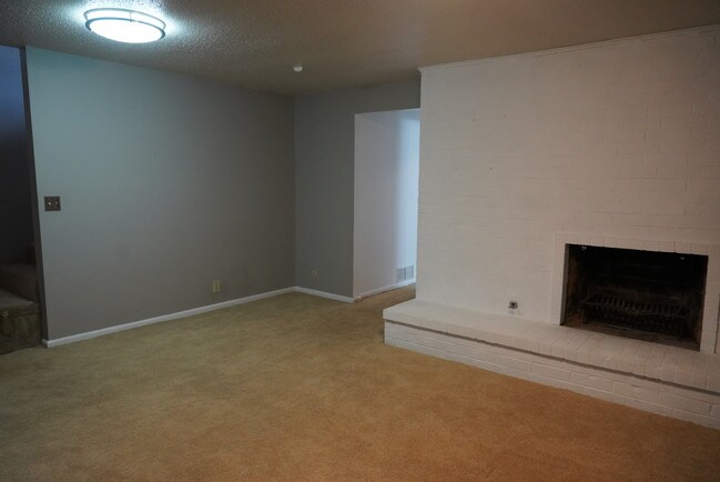 Building Photo - 1008 Jana Dr