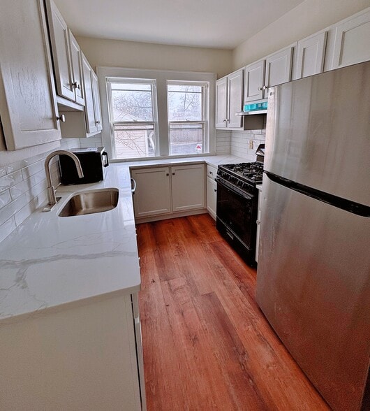 Building Photo - 201 Lillian Ave