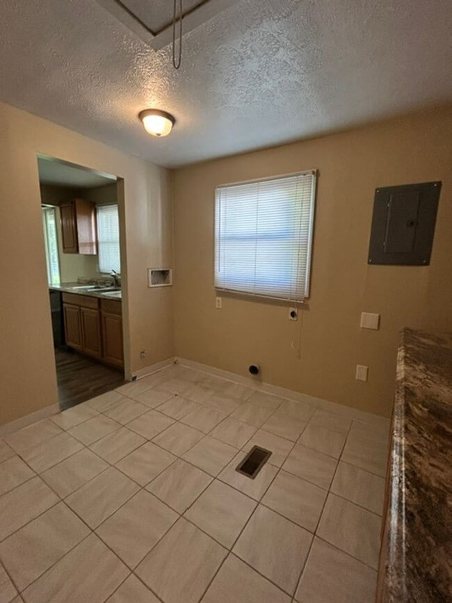 Building Photo - 144 McCraw Dr