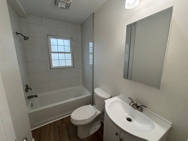 Building Photo - ***SPECIAL OFFER*** 3 Bed 1 Bath Single Family Brick Home