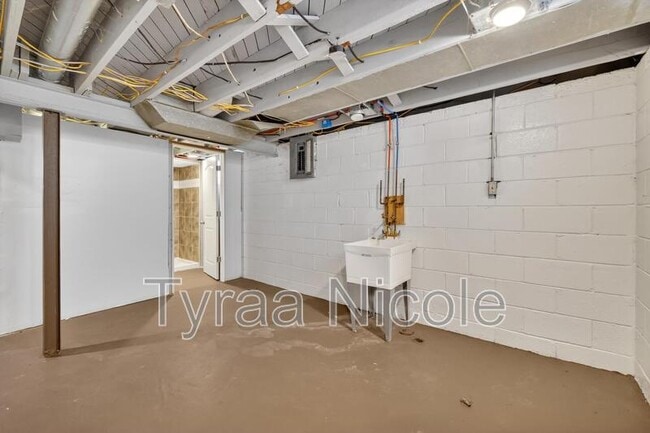 Building Photo - 19750 Mark Twain St