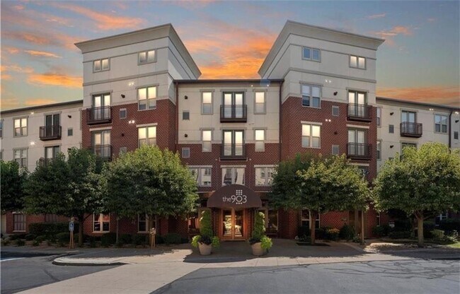Building Photo - 1000 Providence Pl