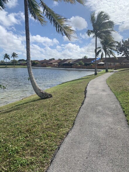 Walking Path - 13566 SW 11th Ln